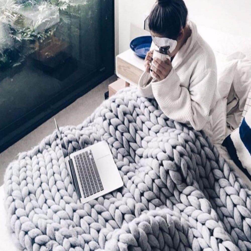 Chunky Knit Throw Blanket – Soft Acrylic Cable Weave for Couch, Bed & Home Decor – Machine Washable Texture Accent