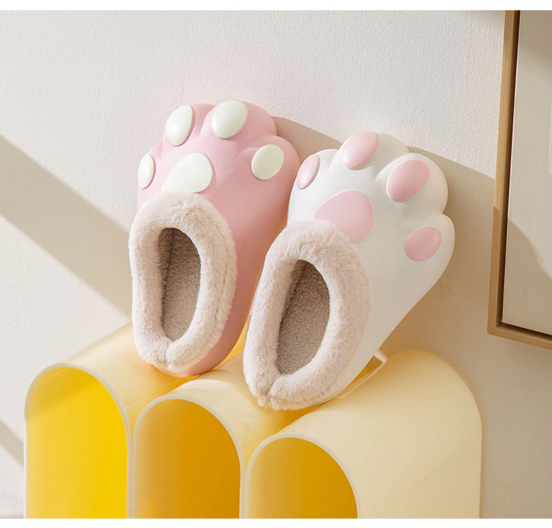 Plush Cat Paw Slippers with Fleece Lining – Cozy Winter House Shoes for Women & Men