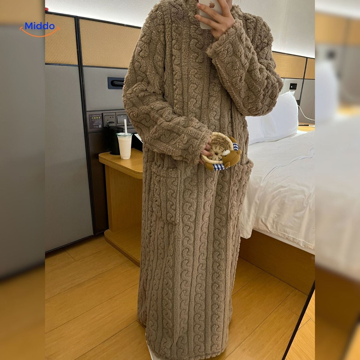 Floor-Length Fleece Wearable Blanket with Pockets – Cozy Indoor Loungewear