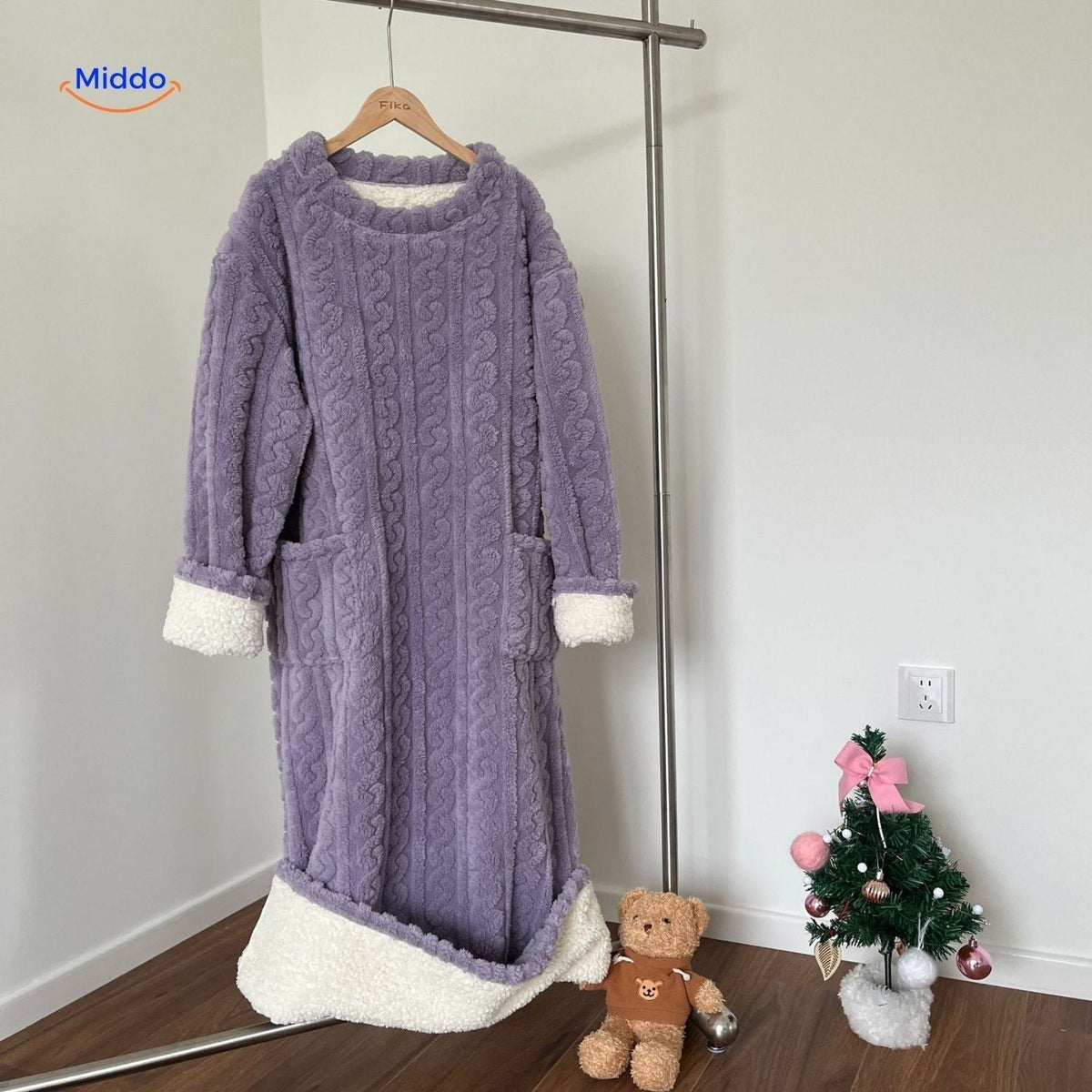 Floor-Length Fleece Wearable Blanket with Pockets – Cozy Indoor Loungewear