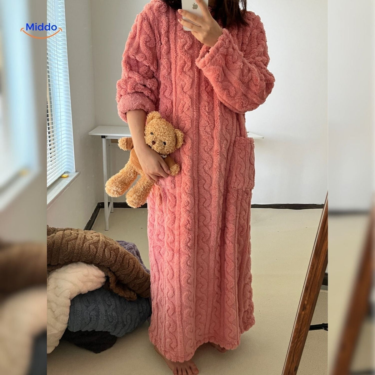 Floor-Length Fleece Wearable Blanket with Pockets – Cozy Indoor Loungewear