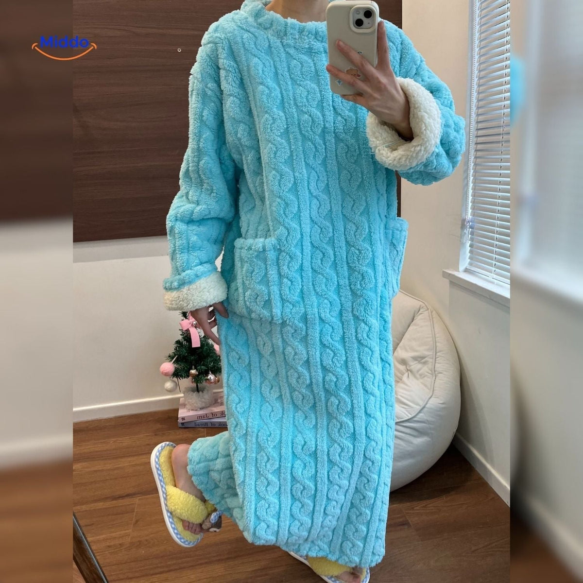 Floor-Length Fleece Wearable Blanket with Pockets – Cozy Indoor Loungewear