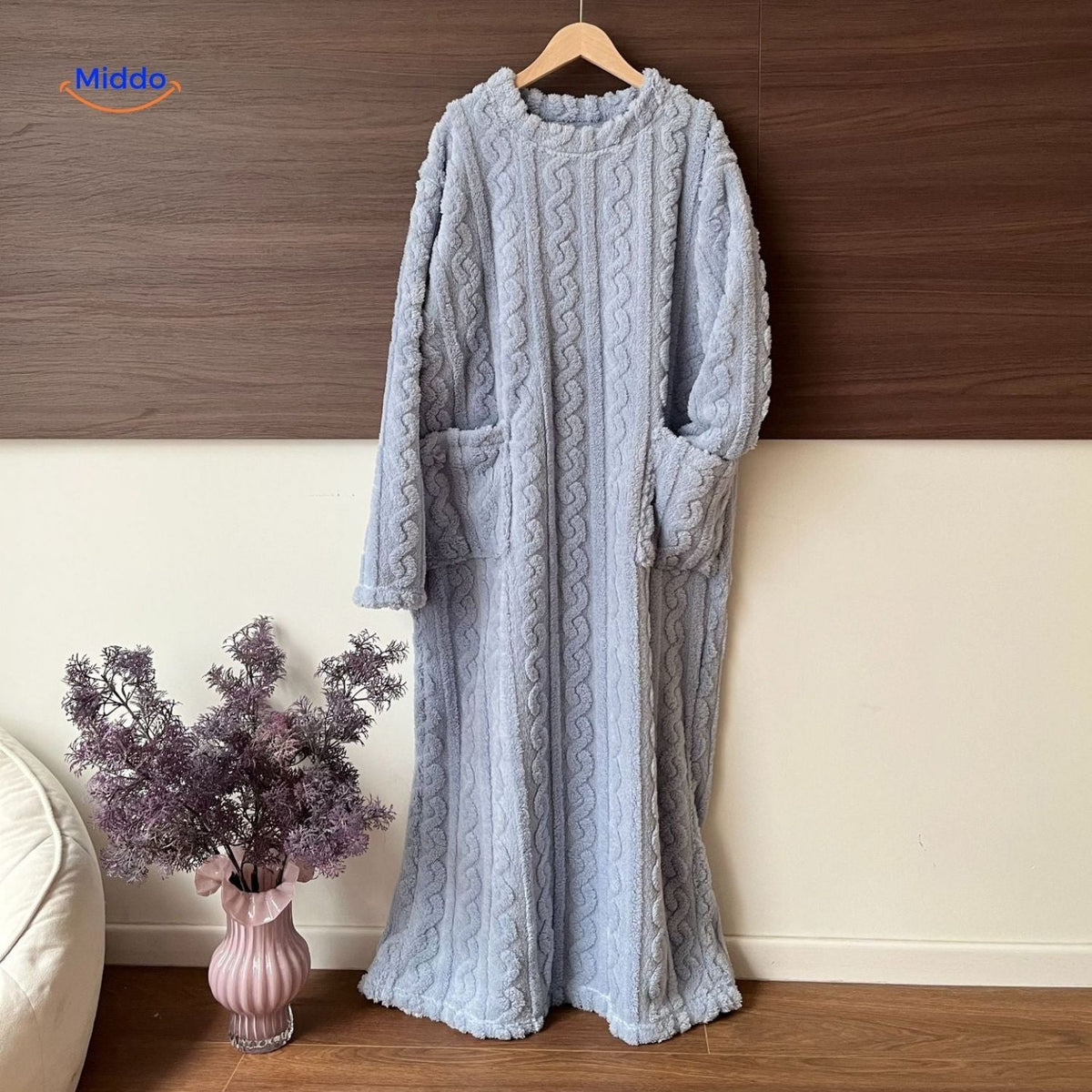Floor-Length Fleece Wearable Blanket with Pockets – Cozy Indoor Loungewear