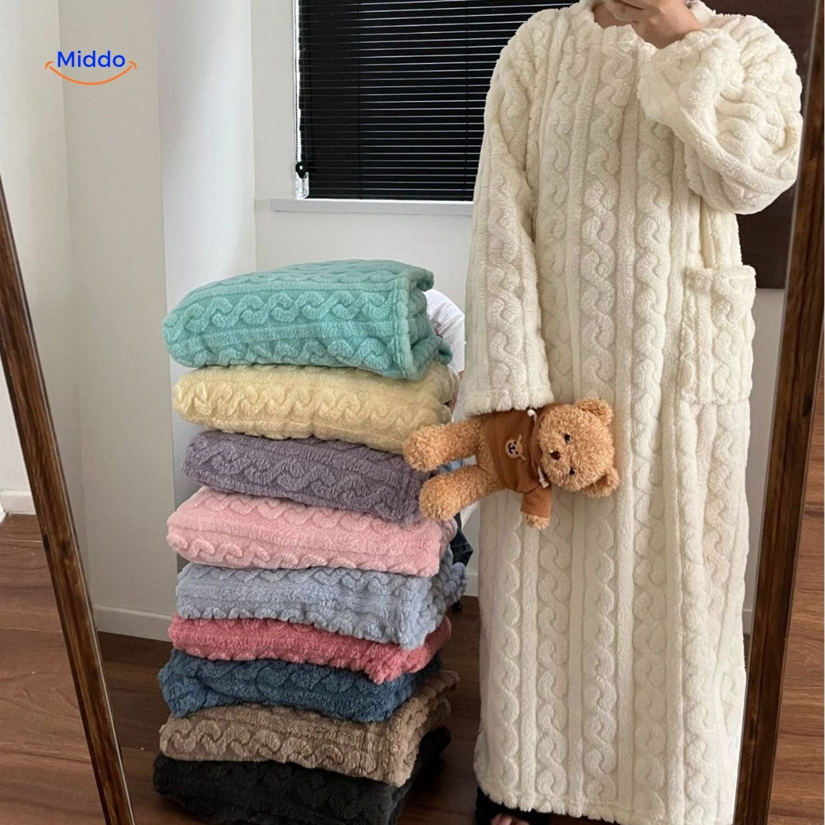 Floor-Length Fleece Wearable Blanket with Pockets – Cozy Indoor Loungewear