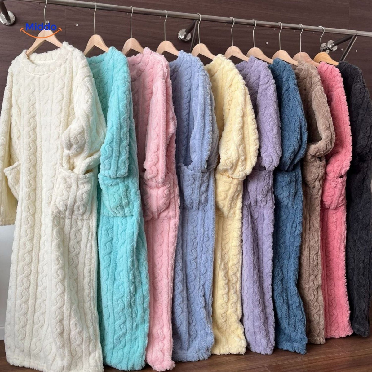 Floor-Length Fleece Wearable Blanket with Pockets – Cozy Indoor Loungewear