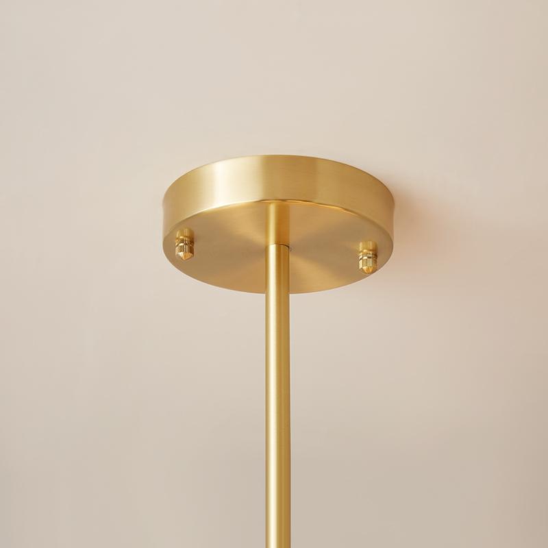 Zweistufiger Kronleuchter mit 12 Opalglaskugeln in Messing-Finish – 89 cm breite Statement-Leuchte für Esszimmer, Wohnbereiche & Eingangsbereiche | Thomler