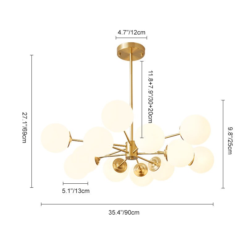 Zweistufiger Kronleuchter mit 12 Opalglaskugeln in Messing-Finish – 89 cm breite Statement-Leuchte für Esszimmer, Wohnbereiche & Eingangsbereiche | Thomler