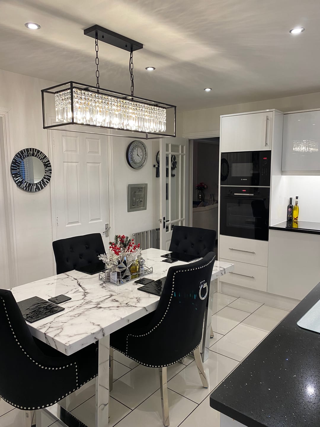 Lineaire hanglamp met vijf lichtpunten, zwart metaal, kristalglas, 89 cm, voor kookeiland, eettafel, in hoogte verstelbaar, modern plafondarmatuur | Thomler