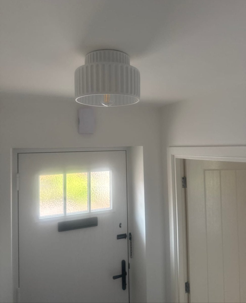 Dimmbare flache Deckenleuchte für Schlaf- und Wohnzimmer, geripptes Kunstharz, 23 cm, skandinavisch-japanisch inspiriert, sanfte Deckenbeleuchtung, L | Thomler