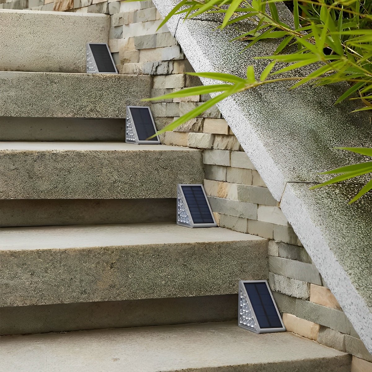 Solar-Treppenleuchte mit Bewegungsmelder für Außentreppen, Wege & Terrassen – Kompaktes 7,1-cm-Dreiecksdesign mit warm- & kaltweißem Licht – Wasserdicht IP65 | Thomler