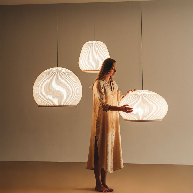 Geribbelde Lycra Hanglamp – 18 inch Ronde Dimmbare LED Plafondpendel voor Kookeiland, Eettafel & Moderne Woonruimtes | Thomler