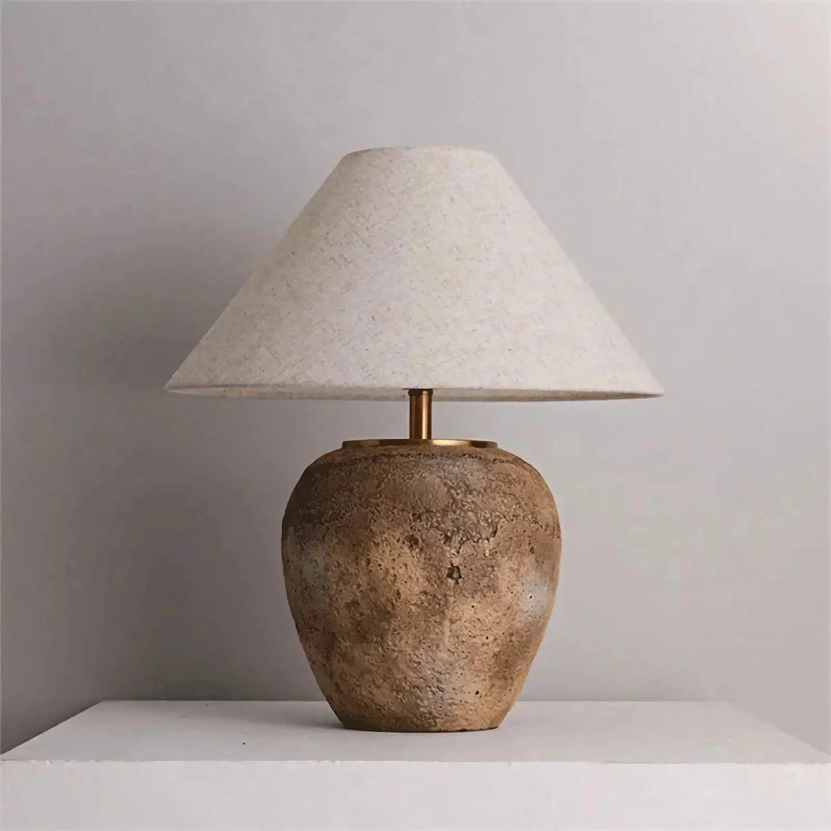 Lámpara de mesa de cerámica de 20 pulgadas de alto, luz blanca cálida, pantalla de tela ancha para dormitorio, sala de estar, mesita de noche, rincón de lectura, oficina en casa | Thomler