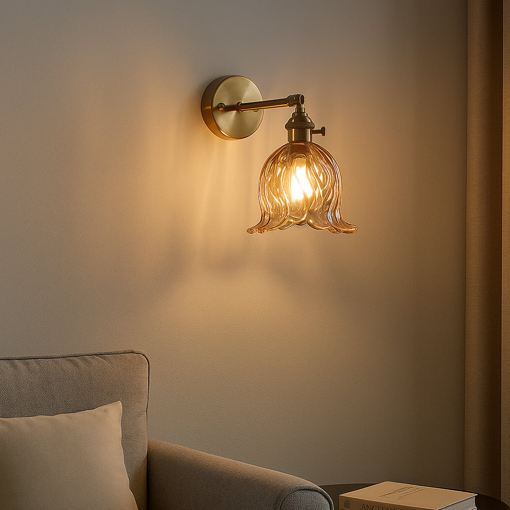 Blumen-Wandleuchte aus Glas, 16 cm, Wandhalterung mit grünem Metallarm für Schlafzimmer, Eingangsbereiche und Wohnräume, LED-Ambientebeleuchtung | Thomler