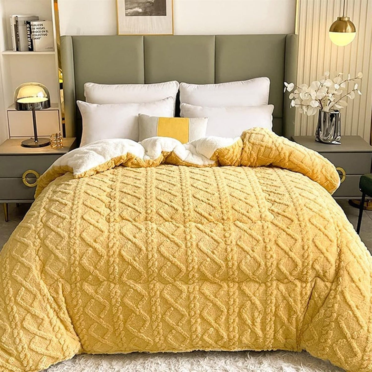 Reversible Quilted Sherpa Throw – Dual-Sided Fleece Blanket with Geometric Design for Couch, Bed & Living Room