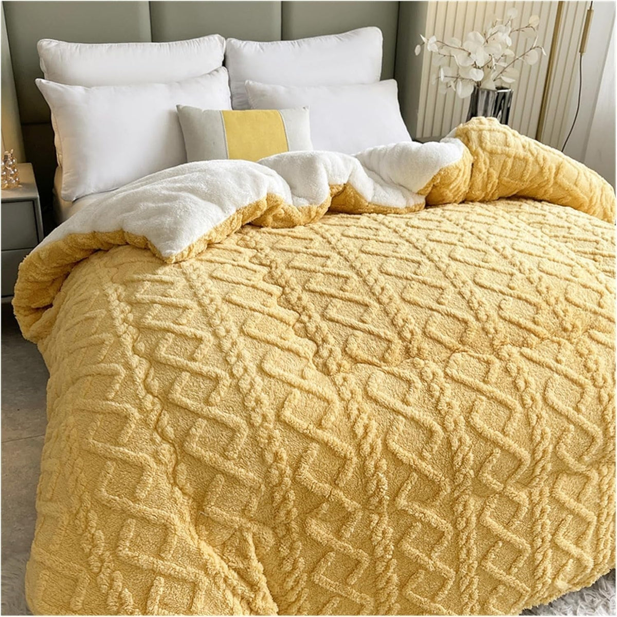 Reversible Quilted Sherpa Throw – Dual-Sided Fleece Blanket with Geometric Design for Couch, Bed & Living Room