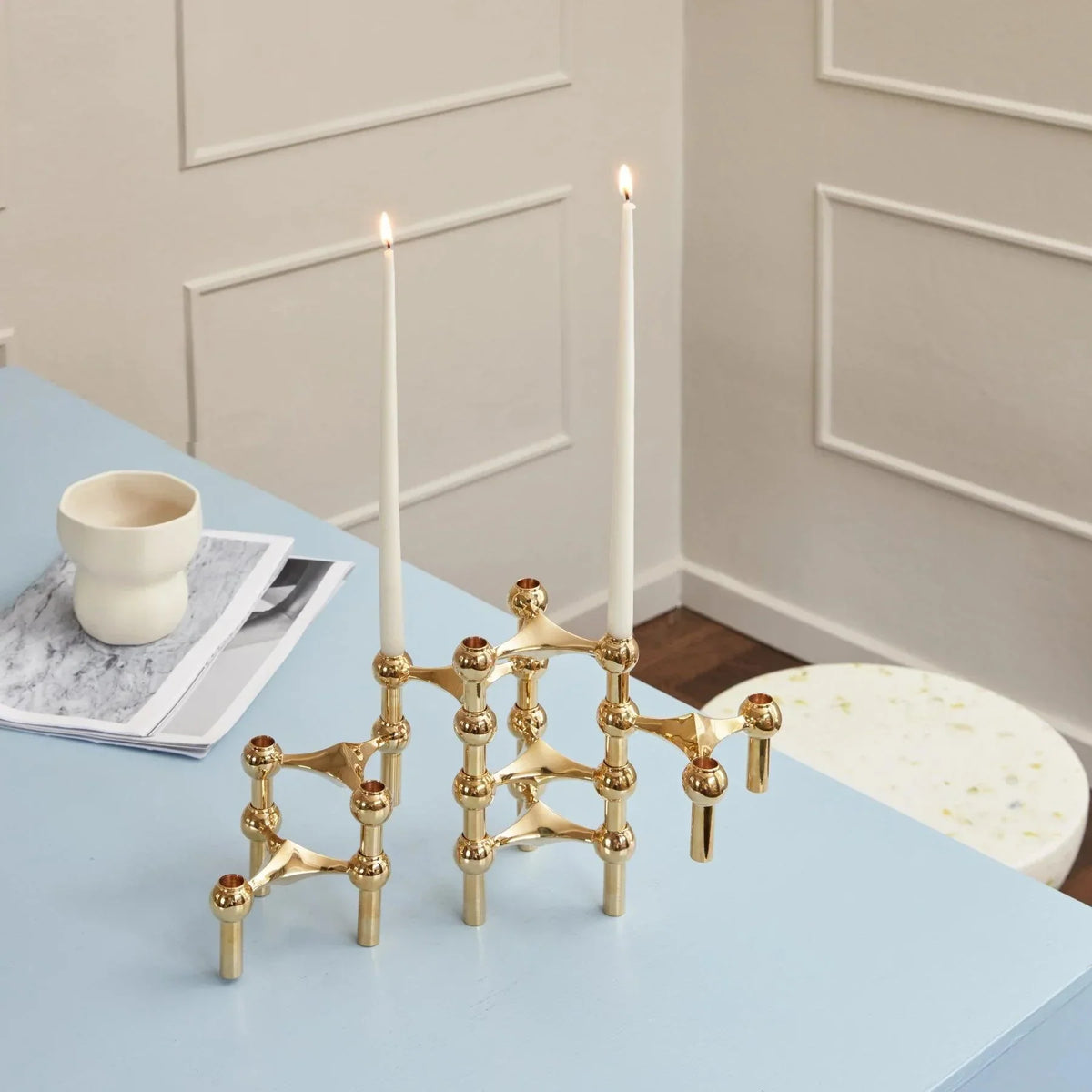 Portavelas de latón apilables de 2.6 pulgadas de altura, piezas decorativas geométricas para mesa de comedor, aparador y decoración de sala de estar | Thomler